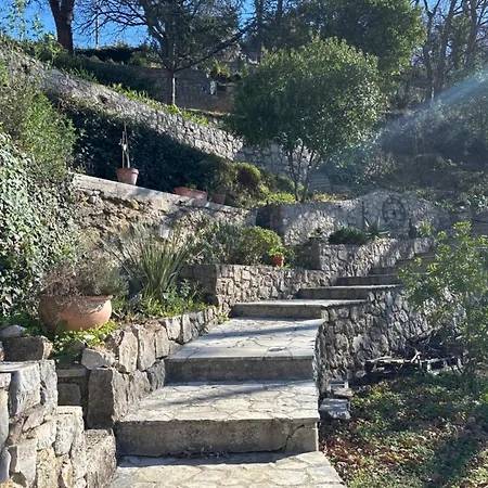 Des Ciappes Et Des Fees Homestay *