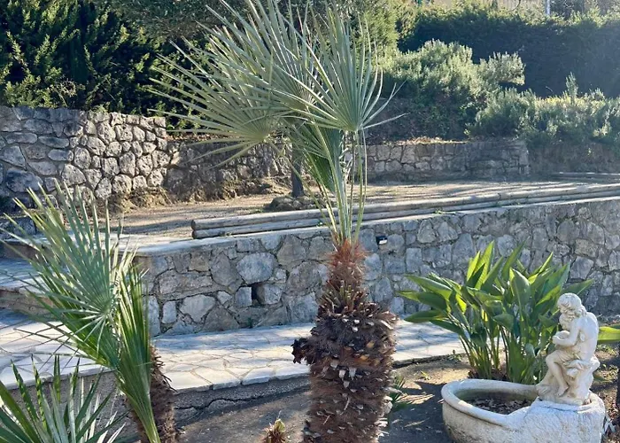 Des Ciappes Et Des Fees Homestay Menton