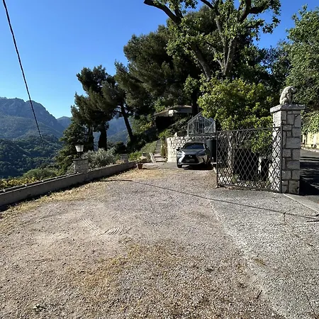 Des Ciappes Et Des Fees * マントン