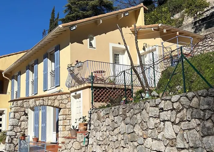 Des Ciappes Et Des Fees Homestay